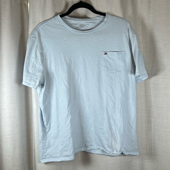 TOMMY HILFIGER T-SHIRT SIZE (L) - Picture 1 of 3